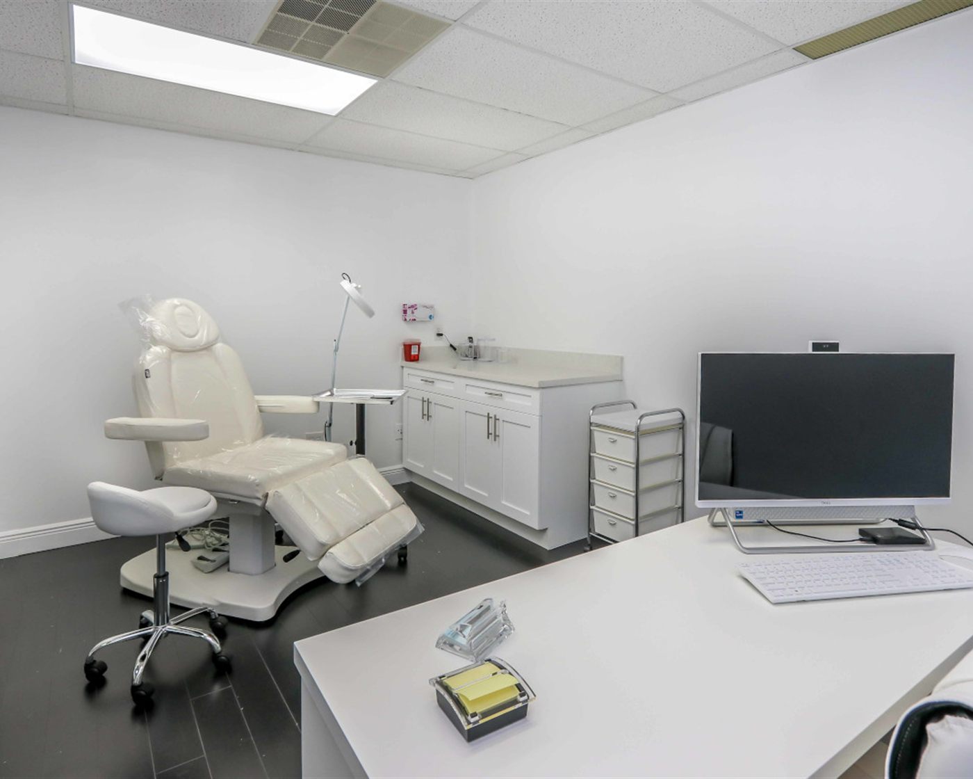 Treatment room used for vitamin injections at Florida Healthcare Solutions in Cutler Bay